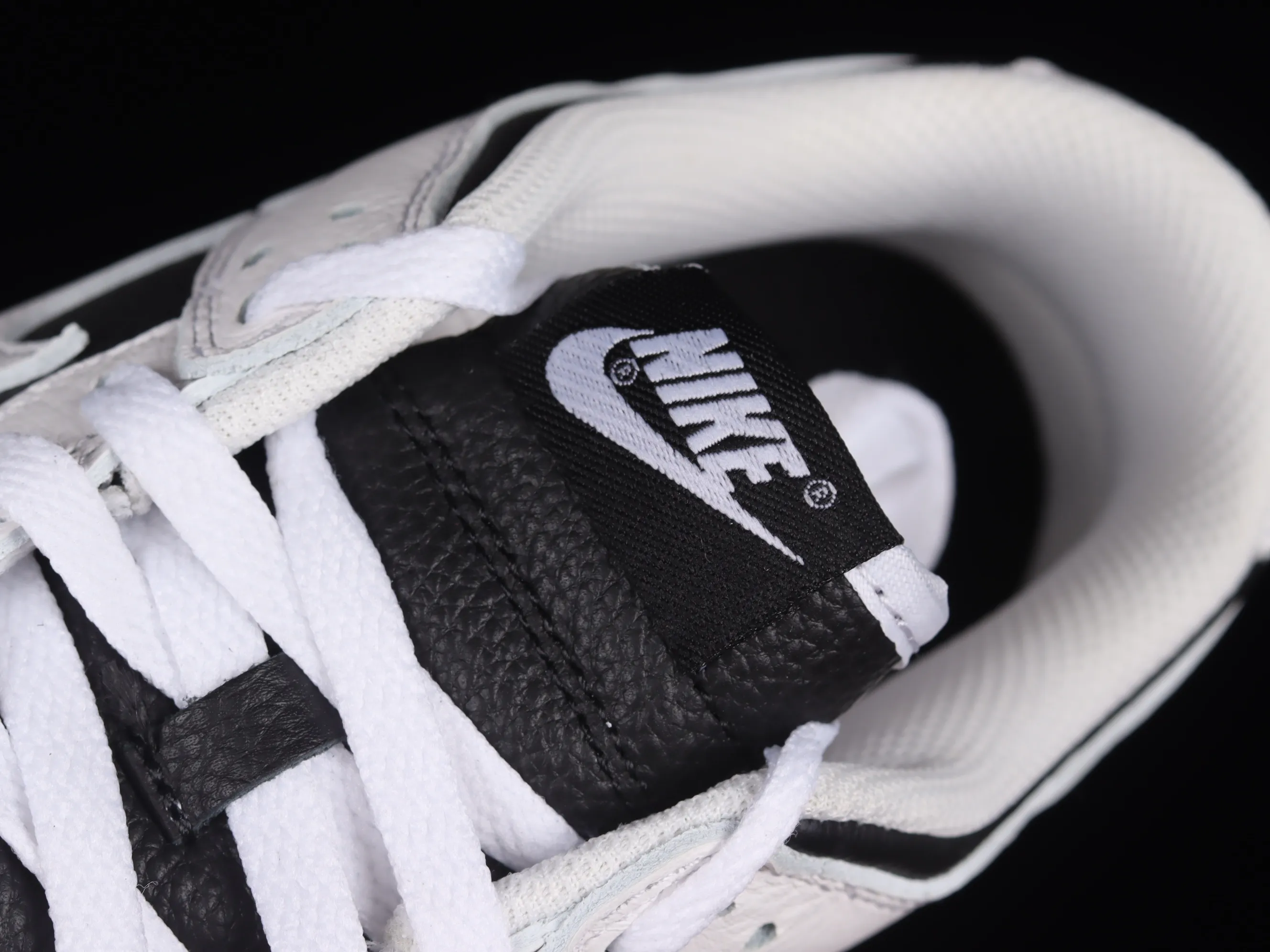 All Categories Nk SB Dunk Series Nk SB Dunk Low Low-top Sneakers C Version Nk Dunk Low "Reverse Panda" White and Black Reverse Panda SB Smashing Backboard Fashion Casual Sneakers FD9064-011